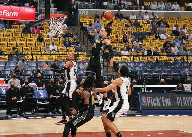 开云官网-【观察】连续2年无缘季后赛 废墟之中，马刺苦等光明